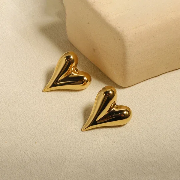 Sculpted Heart Earrings – Fine Taraa